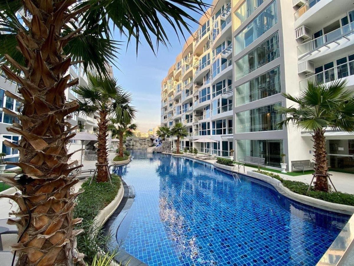 Large Deluxe 5 Grand Avenue *