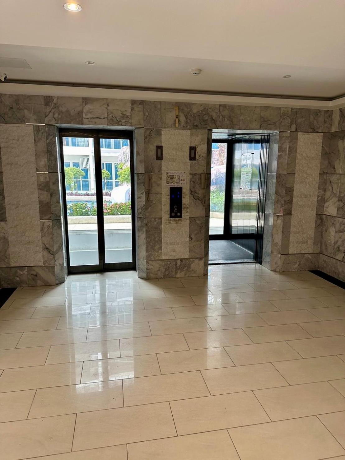 Large Deluxe 5 Grand Avenue Pattaya