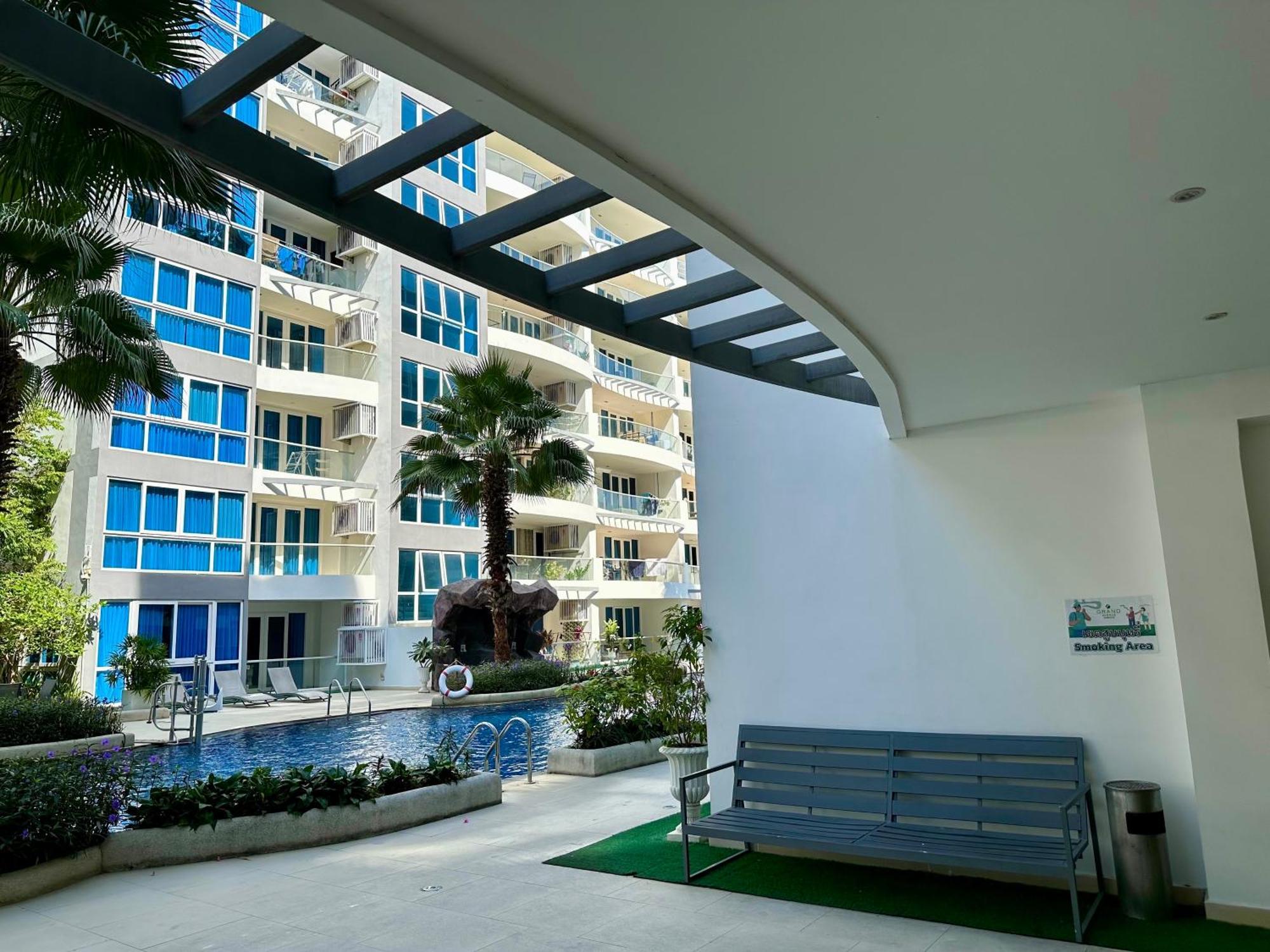 Large Deluxe 5 Grand Avenue Apartment Pattaya